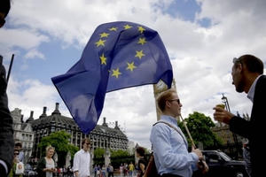 Người Anh đòi trưng cầu dân ý lại trong khi EU kiên quyết dứt tình