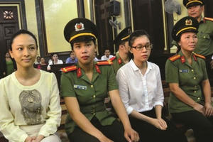 Vụ Hoa hậu Trương Hồ Phương Nga: Có hay không chuyện 'chia tay- đòi quà'?