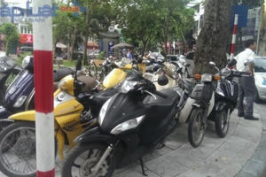 Từ tháng 11, Hà Nội thí điểm đỗ xe theo ngày chẵn, lẻ Từ tháng 11, Hà Nội thí điểm đỗ xe theo ngày chẵn, lẻ