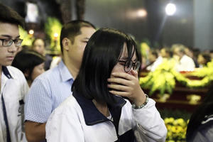 Nghẹn ngào những giọt nước mắt tiễn biệt thầy Văn Như Cương Nghẹn ngào những giọt nước mắt tiễn biệt thầy Văn Như Cương