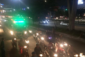 TP HCM: Phát hiện người đàn ông tử vong trong tư thế quỳ gối dưới cây xanh