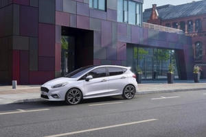 Ford Fiesta 2020 'uống' chỉ 4,5 lít xăng/100 km từ 586 triệu đồng