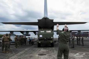 Mỹ bắt đầu rút khí tài quân sự khỏi Philippines