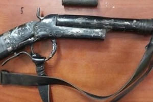 Dùng súng tự chế bắn gà, bé 14 tuổi trúng đạn tử vong