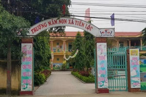 Thanh Hóa: Bé gái 3 tuổi bị bỏ quên trong nhà vệ sinh của trường học