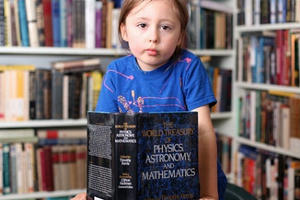 Khả năng kỳ lạ của thần đồng 5 tuổi thông minh nhất hành tinh