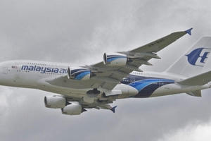 Máy bay Malaysia Airlines chở 378 người tiếp tục gặp sự cố