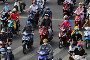 Bộ GTVT đề xuất xe máy phải bật đèn suốt cả ngày Bộ GTVT đề xuất xe máy phải bật đèn suốt cả ngày