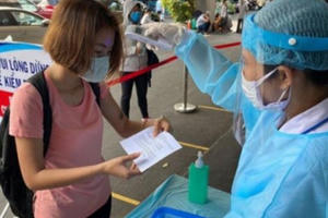 Nỗi lo “làn sóng thứ ba” Covid-19