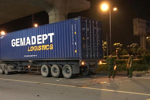 Nam thanh niên tử vong sau khi tông thẳng vào đuôi xe container