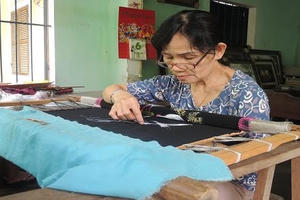 Lay lắt làng thêu Thuận Lộc