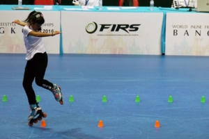 Thán phục bé gái 12 tuổi giành quán quân Giải patin nghệ thuật Thế Giới