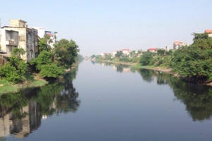 Sông Châu Giang đen sánh vì ô nhiễm, dân kêu trời