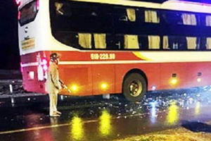 Thiếu tá quân đội tử vong sau va chạm với xe khách