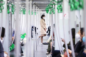 Tàu Cát Linh - Hà Đông vắng khách, nhiều khoang trống sáng đầu tuần