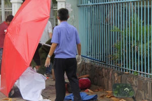 1 người phụ nữ bán vé số đột tử bên lề đường