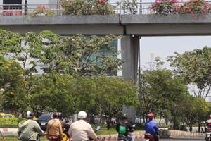 Cầu bộ hành để "làm cảnh" tại Thành phố Hồ Chí Minh