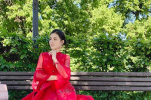 Á hậu Quỳnh Như vui vẻ dạo chơi Latvia sau khi đăng quang