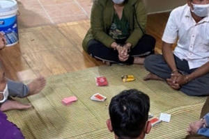 Bắc Giang: Khởi tố 6 "con bạc" sạt phạt nhau bằng hình thức đánh liêng