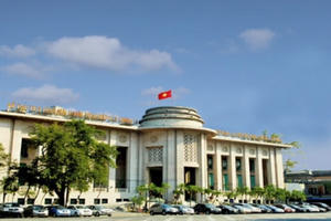 Mâu thuẫn trong đề xuất về phí rút tiền mặt qua tài khoản thanh toán