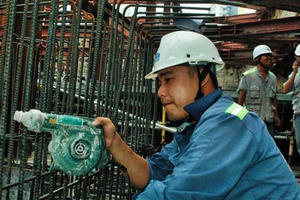 Tuyến metro số 1 tại TPHCM: Vì đâu tường vây bị 'bào' còn 1,5m?