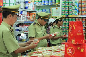 Tổng cục Quản lý thị trường sẽ mở đợt cao điểm kiểm tra, kiểm soát thị trường dịp cuối năm Tổng cục Quản lý thị trường sẽ mở đợt cao điểm kiểm tra, kiểm soát thị trường dịp cuối năm