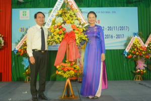 Người tiên phong mở trường tư thục ở Đà Nẵng nhận danh hiệu "Nhà giáo ưu tú”.