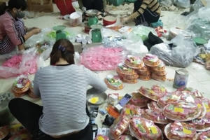QLTT Hà Nội: Thu giữ hàng nghìn hộp bánh và mứt Tết tại La Phù