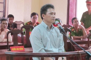 Bị thách thức, thượng úy công an bắn chết cấp trên