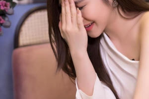 Hương Tràm lên tiếng trước tin đồn 'sang Mỹ sinh con' Hương Tràm lên tiếng trước tin đồn 'sang Mỹ sinh con'