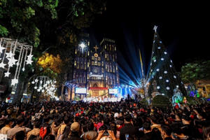 Rộn ràng không khí đón Giáng sinh tại Hà Nội