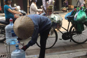 Những thứ miễn phí mang đậm tình người trên đường phố Hà Nội