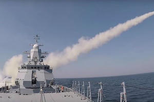 Tàu chiến Nga phóng tên lửa chống hạm, phá tàu chở hàng trong chưa đầy 3 phút
