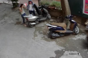 Clip: Thanh niên trộm xe máy trong vòng một nốt nhạc