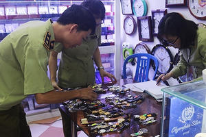 Đà Nẵng: Phát hiện gần 1.300 đồng hồ nhái thương hiệu nổi tiếng