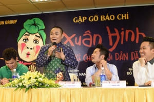 Tặng quà “độc, lạ” như Xuân Hinh