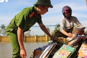 Học sinh Nghệ An quyên góp sách, vở gửi đến học sinh vùng tâm lũ