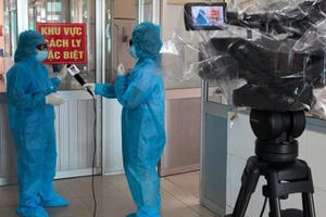 Những nữ phóng viên xông pha nơi tuyến đầu chống dịch