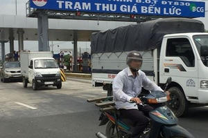 Bộ GTVT lại đề xuất dùng “trạm thu tiền” thay vì “thu giá, thu phí”