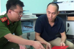 Hà Nội: Bắt giữ kỹ sư sản xuất con dấu, làm giả giấy tờ