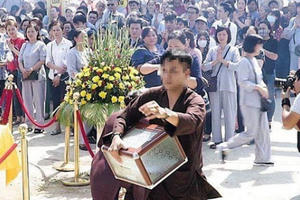 Hà Nội: Nghi án mất hàng trăm triệu đồng tiền công đức trong lễ dựng chuông