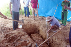 Vì sao khai quật tử thi vụ nữ kế toán trưởng chết trong tư thế "treo cổ" tại Nghệ An?