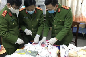 Lái mô tô đâm vào xe đối tượng vận chuyển số lượng lớn ma túy định bỏ trốn