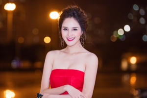 Á hậu Hoàng Anh tái xuất sau thời gian dài vắng bóng