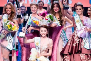 Ngọc Duyên đăng quang hoa hậu Nữ hoàng Sắc đẹp Toàn cầu 2016