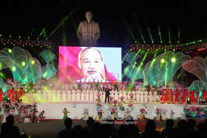 Tháng 5 về Làng Sen nhớ Bác