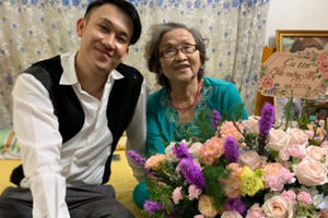 Những bông hoa dành tặng mẹ