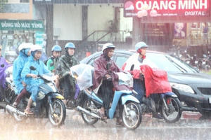 Bắc Bộ mưa giông, nhiều tỉnh miền Trung nắng nóng gay gắt Bắc Bộ mưa giông, nhiều tỉnh miền Trung nắng nóng gay gắt