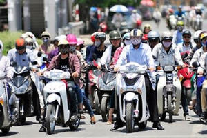 Nắng nóng gay gắt, Hà Nội đạt ngưỡng 39 độ C