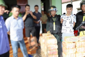 Danh tính hai đối tượng vứt lại những chiếc ba lô chứa đầy ma túy chạy trốn trong đêm